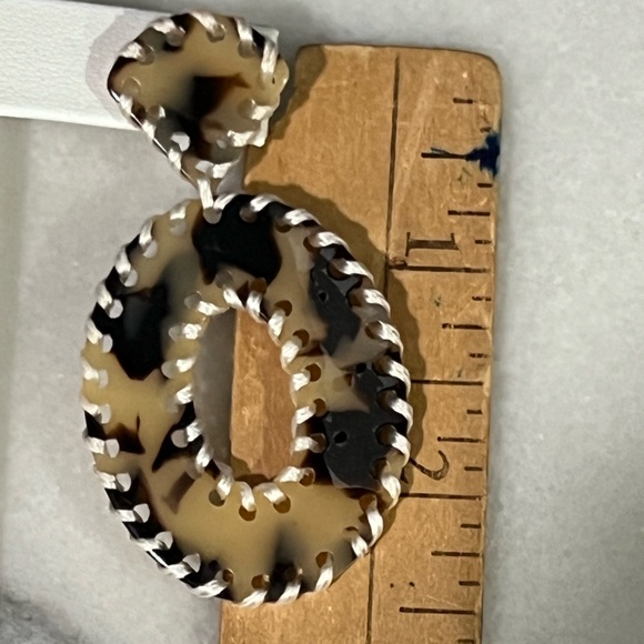 White Light Tortoise Shell Patterned Earrings - Picture 4 of 4